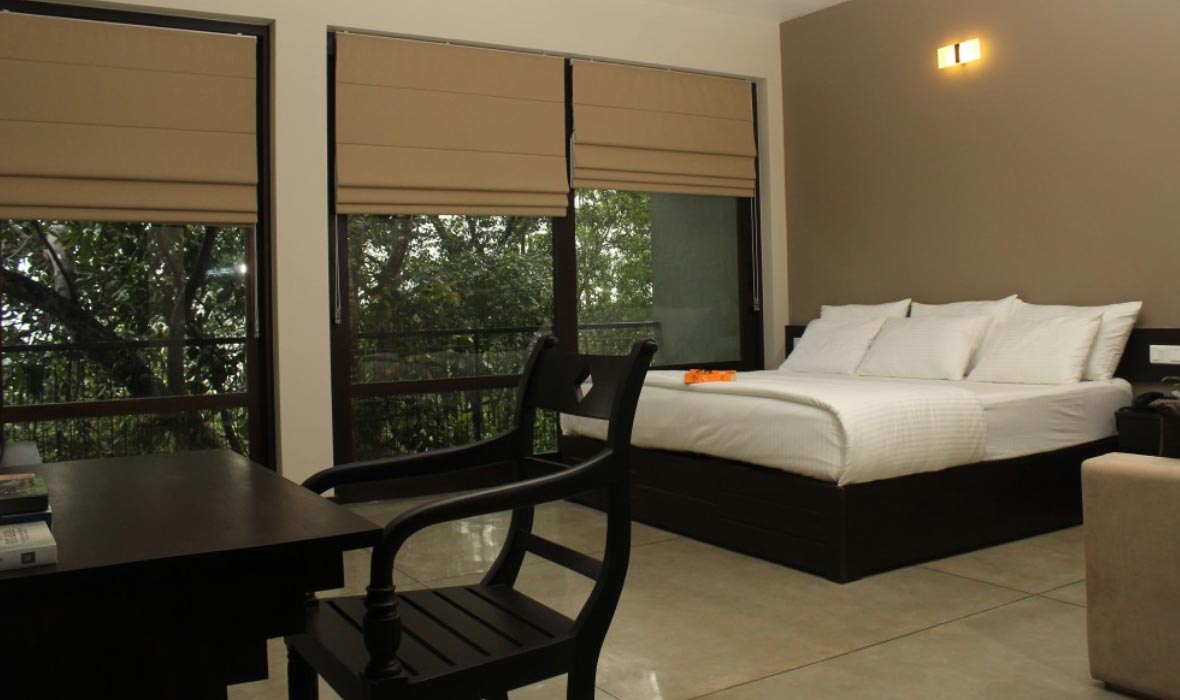 Ahas Gawwa Deluxe Room: Comfortable bed, scenic window view, and workspace