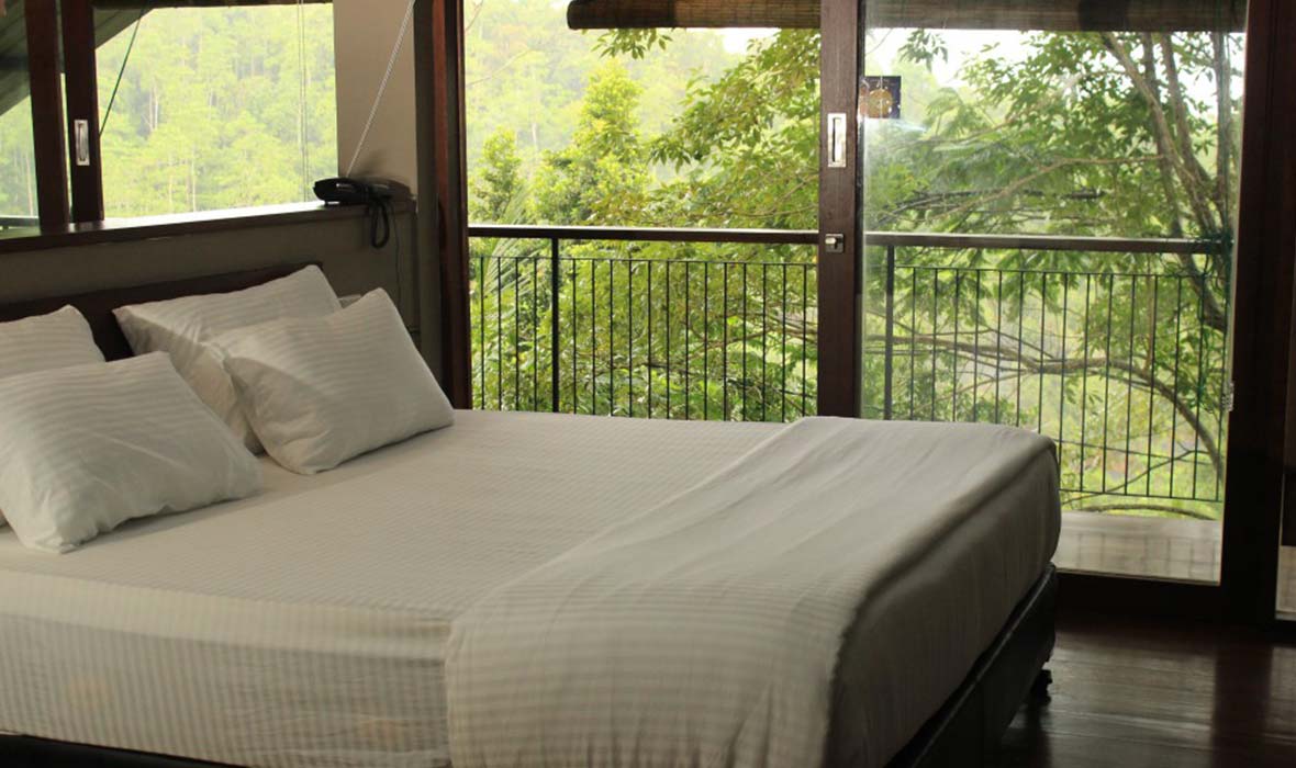 Suite AG at Ahas Gawwa: Bed and balcony entrance with scenic nature view
